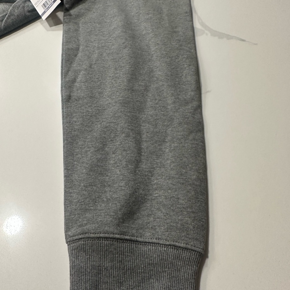 Tampa Bay Buccaneers Men’s Crewneck (2XL) Retails For $75 - Picture 9 of 10